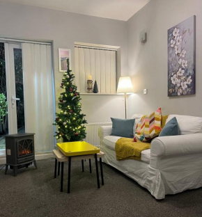Fabulous Garden Flat near Emirates Stadium and just 1 stop to Kings Cross St Pancras Station